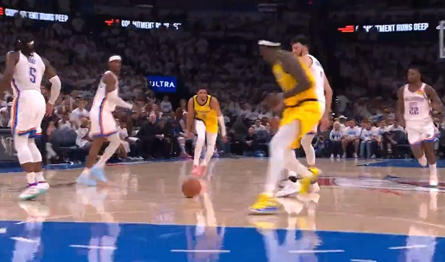 Assist of the Night η μαγική πάσα του Χαλιμπάρτον στον Σιάκαμ για το κάρφωμα στο Game 1 των τελικών του NBA