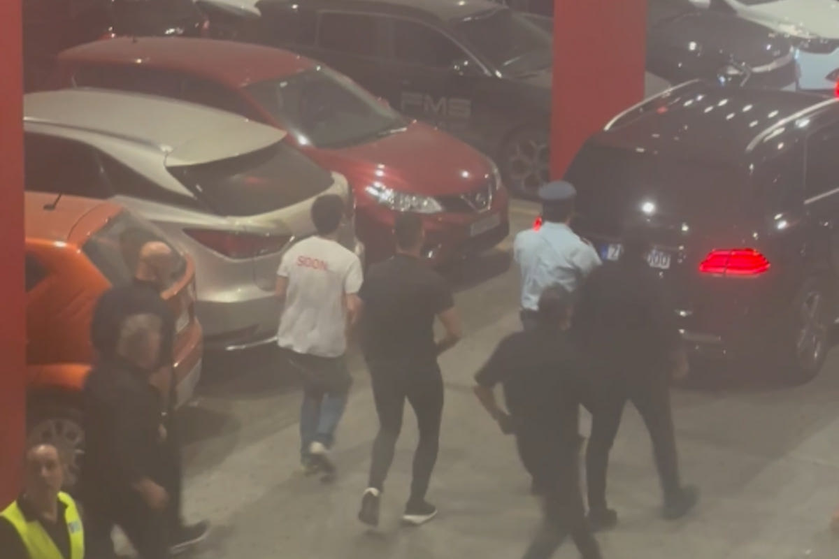 O Παύλος Γιαννακόπουλος την ώρα που αποχωρεί από το ΣΕΦ