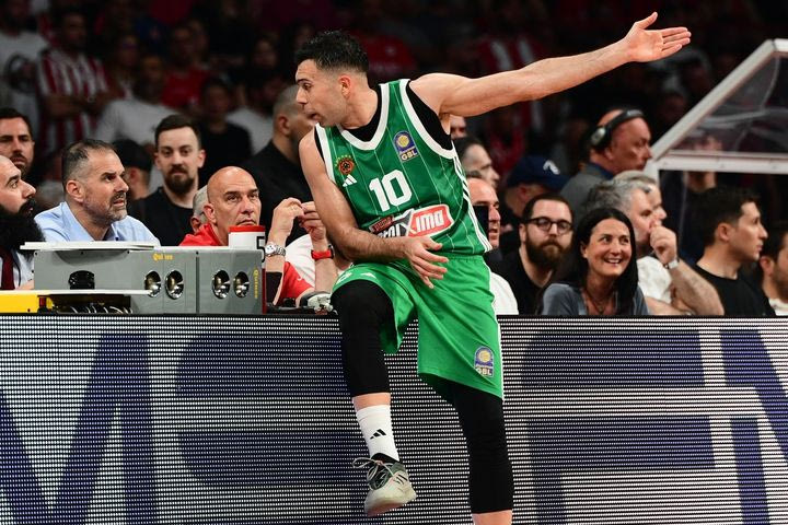 Η παρέμβαση του Σλούκα, όταν στον Παναθηναϊκό έκαναν χειρονομίες αποχώρησης από το παρκέ
