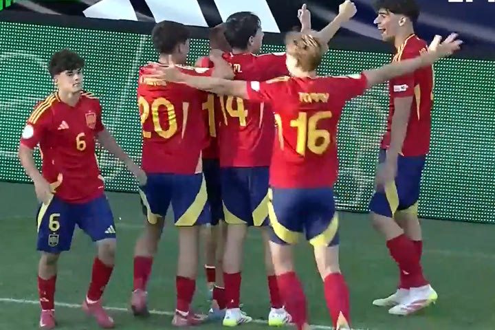 Euro Κ19, Ισπανία – Γερμανία 6-5: Σε απίστευτο ματς με 11 γκολ η Ρόχα λύγισε τα Πάντσερ στην παράταση και πέταξε για τον μεγάλο τελικό