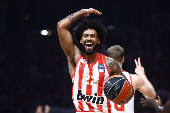 Ολυμπιακός – Παναθηναϊκός: Μπασκετάρα εντός γραμμών, βαρέλι δίχως πάτο έξω από αυτό