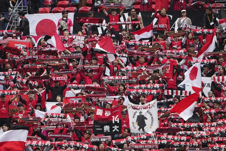 Οι οπαδοί της Ουράβα Ρεντς έδωσαν δυνατό παλμό από την εξέδρα πριν από το ματς με την Ίντερ