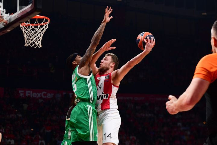 EuroLeague: Αυτές είναι οι 10 καλύτερες ασίστ της χρονιάς, στην 8η θέση η τρελή πάσα του Βεζένκοβ στον Παπανικολαου