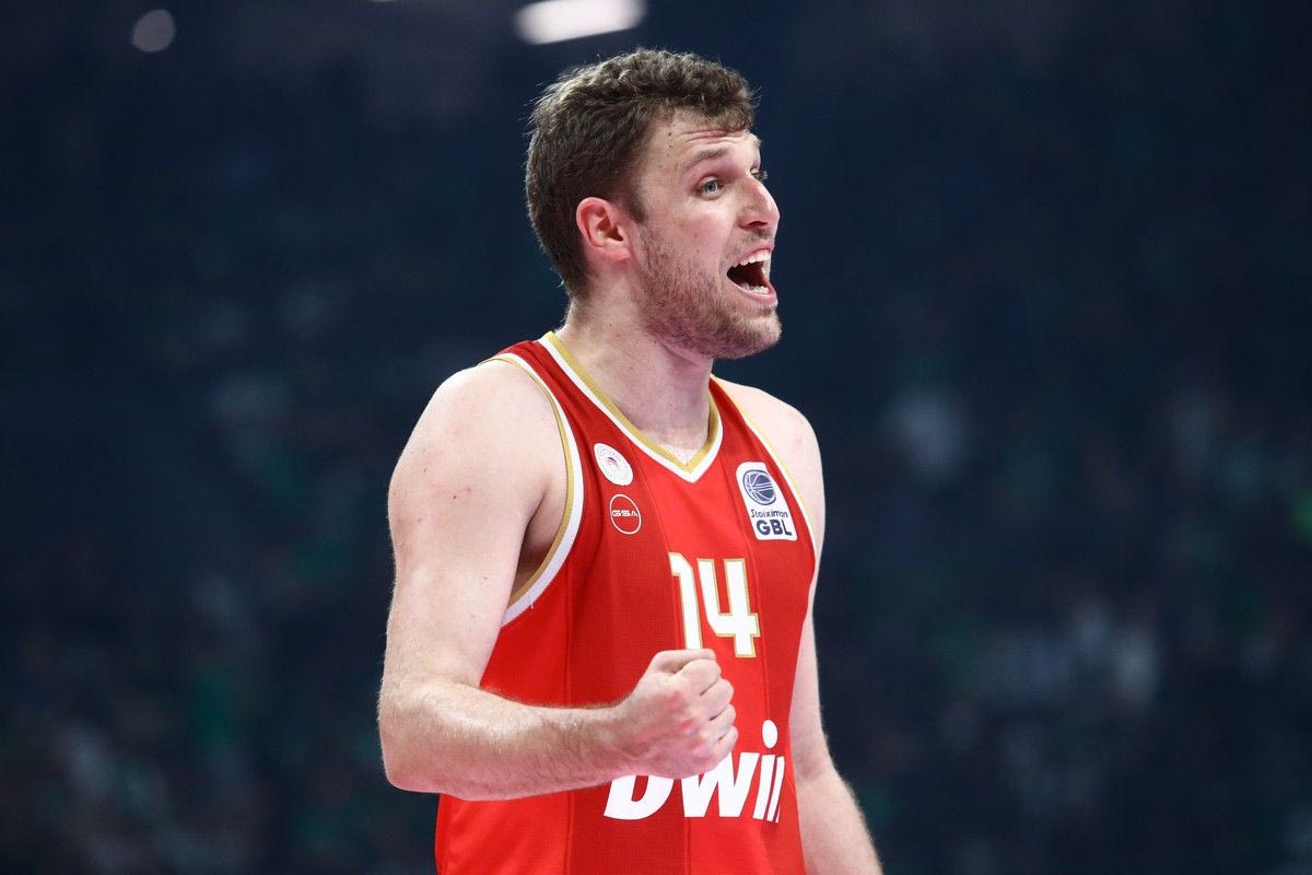 Ο Σάσα Βεζένκοβ