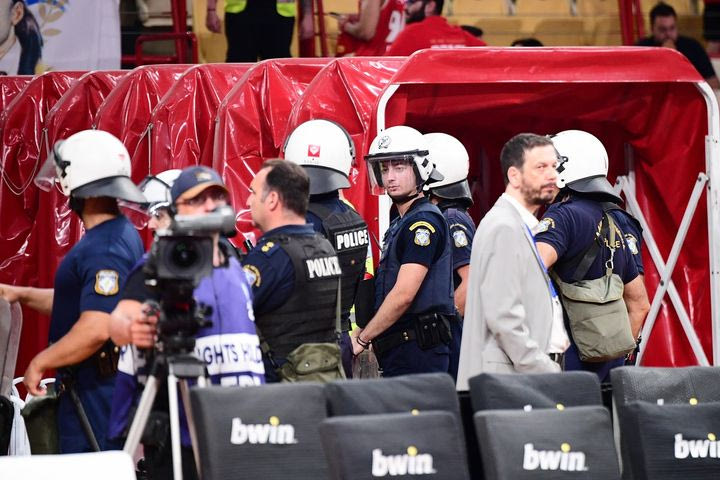 Ολυμπιακός – Παναθηναϊκός AKTOR: Ισχυρή παρουσία αστυνομικών δυνάμεων στο ΣΕΦ πριν το Game 4 των τελικών
