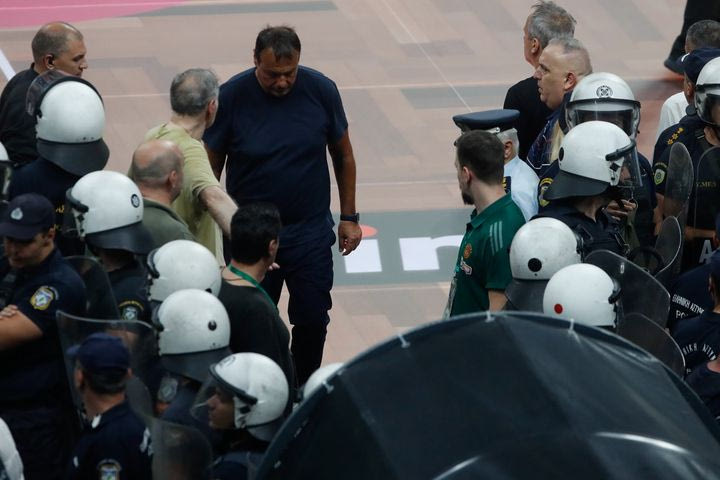 Παναθηναϊκός AKTOR – Ολυμπιακός: Ο Αταμάν αποβλήθηκε με δεύτερη τεχνική ποινή στο τελευταίο λεπτό του Game 3