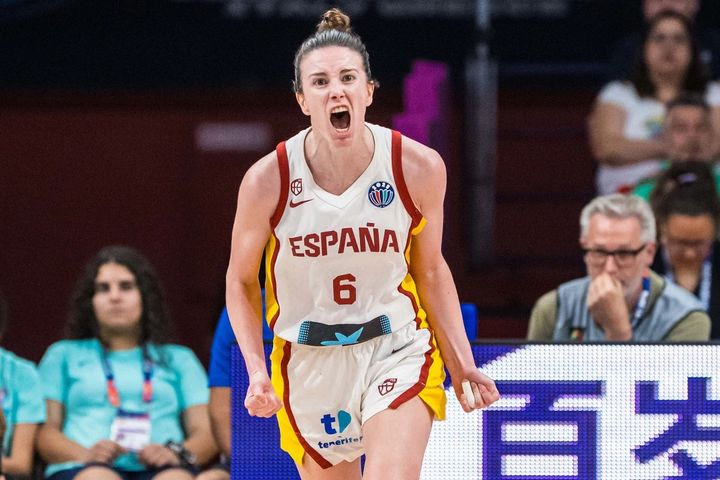 Η Άινα Αγιούσο στο SPORT24: “Το ΣΕΦ δεν σημαίνει πολλά μόνο για ‘μένα, αλλά για όλη την ιστορία του μπάσκετ – Αγαπώ να παίζω εδώ”