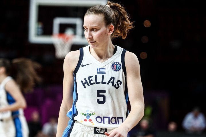 Η Έλενα Μποσγανά στο SPORT24: “Πηγαίνουμε με το κεφάλι χαμηλά, χαίρομαι που είδα πολλούς νέους ανθρώπους στο ΣΕΦ”