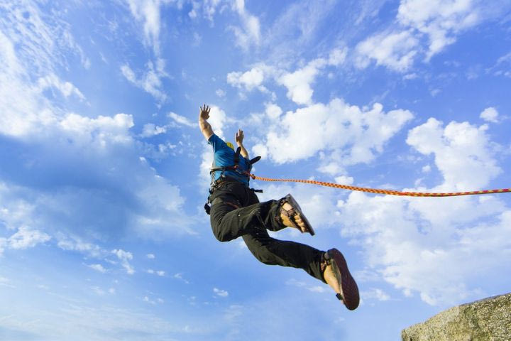 Bungee Jumping στον Ισθμό: Το απόλυτο challenge για την παρέα