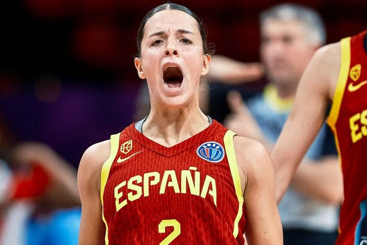 Η Έλενα Μπουεναβίδα στο SPORT24: “Ο πρώτος άνθρωπος που σκέφτηκα να αγκαλιάσω μετά την πρόκριση ήταν ο μπαμπάς μου, ευφορία και ευτυχία για αυτές τις στιγμές”