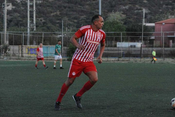 Ο Τζιοβάνι στο φιλικό των Βετεράνων του Ολυμπιακού