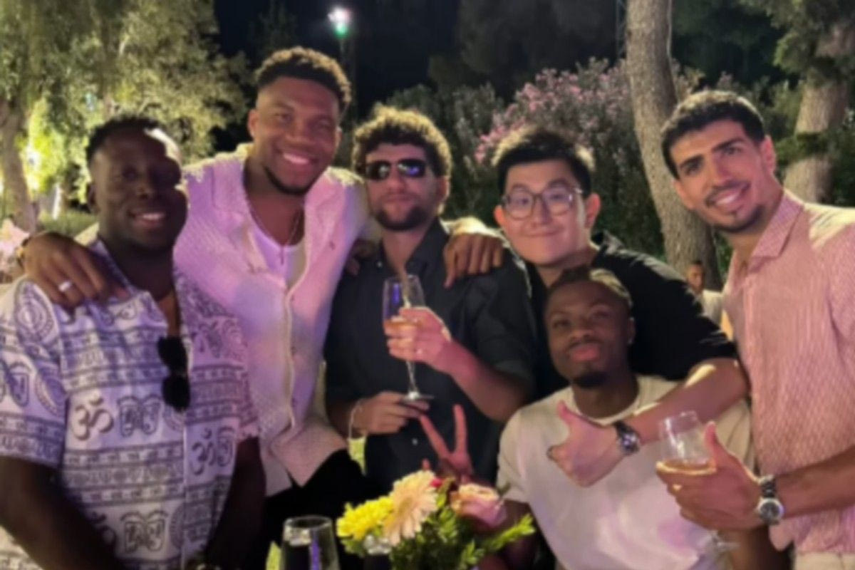 Ο Γιάννης και ο Κώστας Αντετοκούνμπο, μαζί με τον Ρίτσαρντ Σιάο και τον Πάνο ΦΙλιππάκο