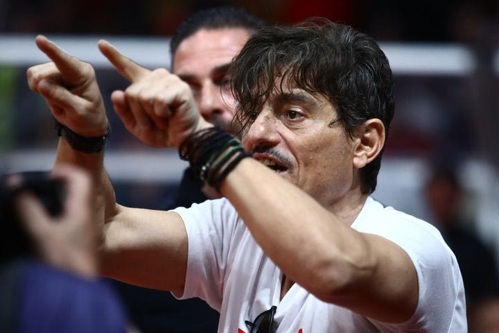Αυτή είναι η καταγγελία της ΚΑΕ Ολυμπιακός στον Δημήτρη Γιαννακόπουλο, ζητάει “απαγόρευση εισόδου σε όλα τα γήπεδα για 2 χρόνια”