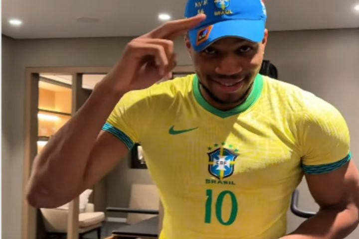 Η φανέλα-δώρο του Βινίσιους στον Αντετοκούνμπο και το επικό πείραγμα για το μέγεθός της από τον Γιάννη