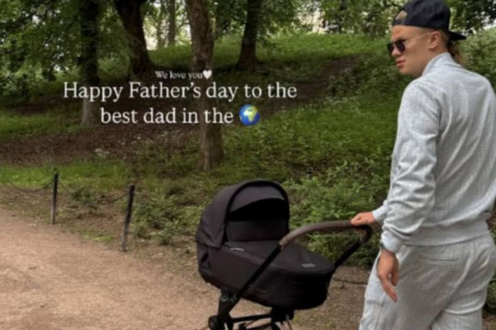 Ο Έρλινγκ Χάλαντ σε βόλτα με το μωρό του ανήμερα της Γιορτής του Πατέρα