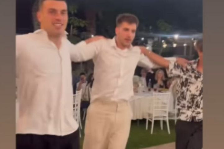 Ο Ιωαννίδης το ‘ριξε στο συρτάκι στον γάμο της αδερφής του