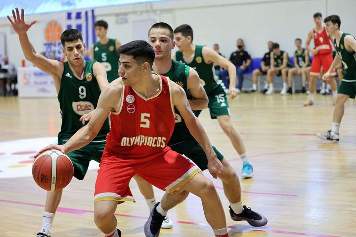 Συνεχίζει αήττητος ο Ολυμπιακός στο Πανελλήνιο Παίδων, κέρδισε τον Παναθηναϊκό με 70-63