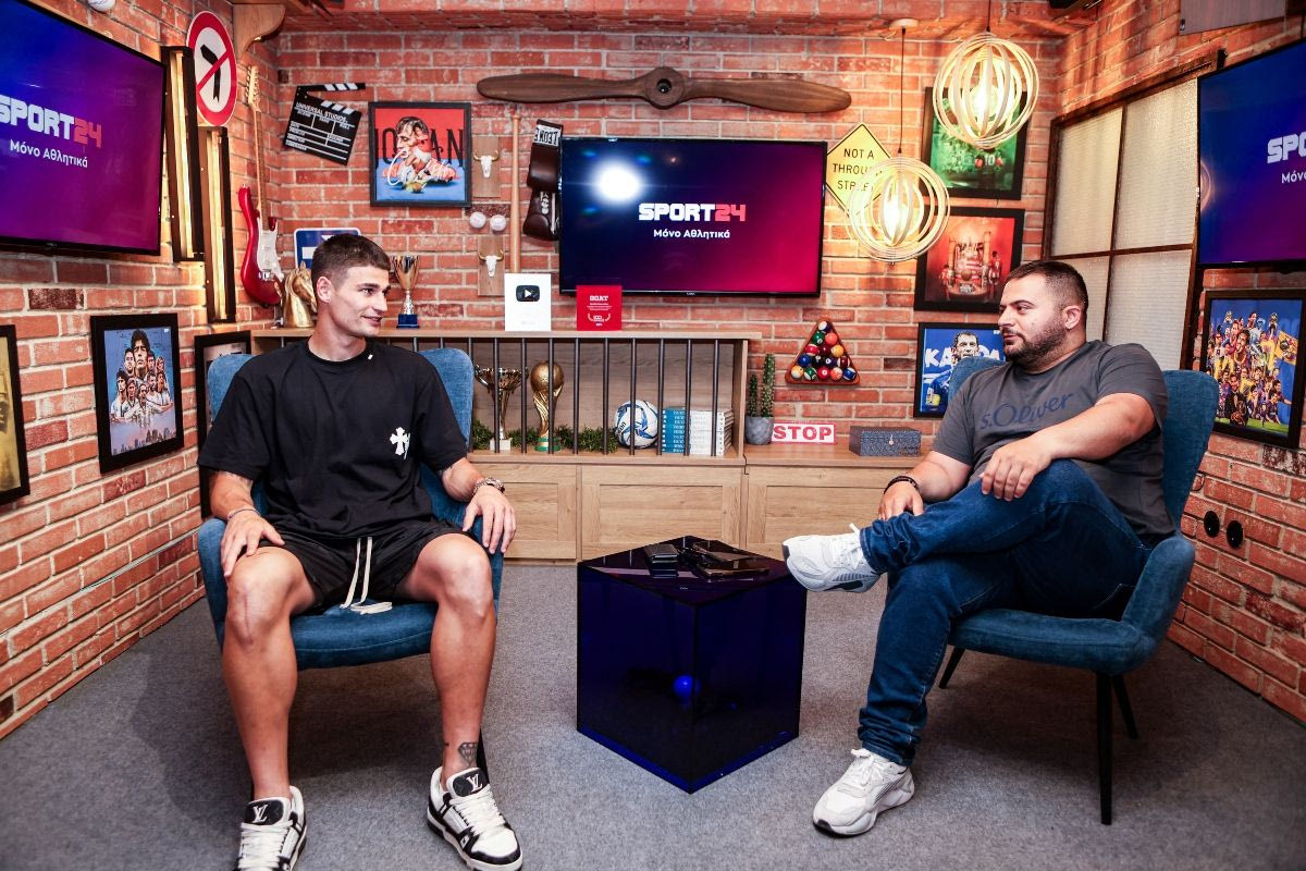 Ο Ηλίας Κουτσουπιάς με τον δημοσιογράφο του SPORT24, Μάνο Ναβροζίδη Georgia Panagopoulou / Tourette Photography