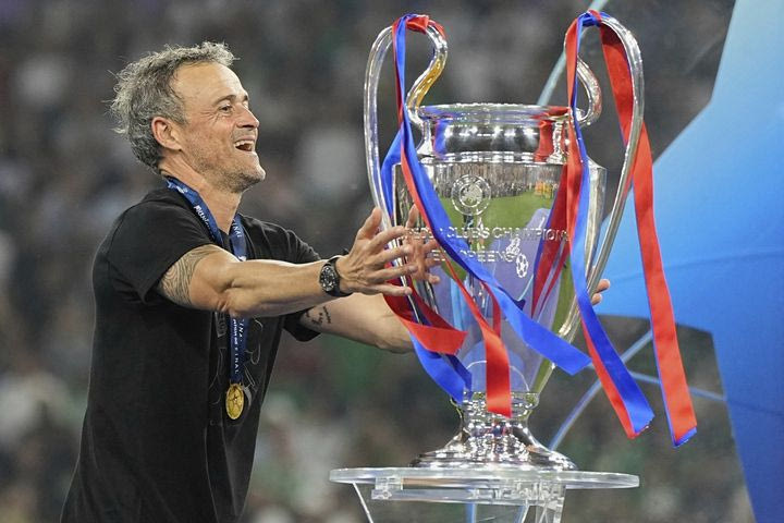 Χρυσή Μπάλα: Ο Λουίς Ενρίκε καλύτερος προπονητής, η Σαρίνα Βίγκμαν στις γυναίκες