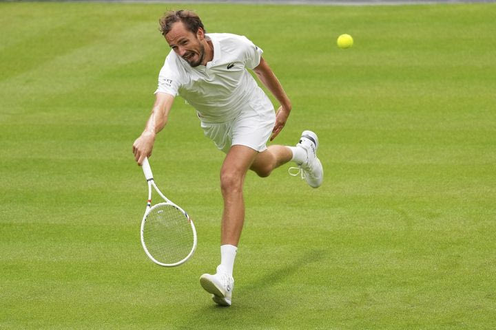 Wimbledon: Ο Μπονζί απέκλεισε τον Μεντβέντεβ, που έμεινε εκτός στον πρώτο γύρο για πρώτη φορά στην καριέρα του