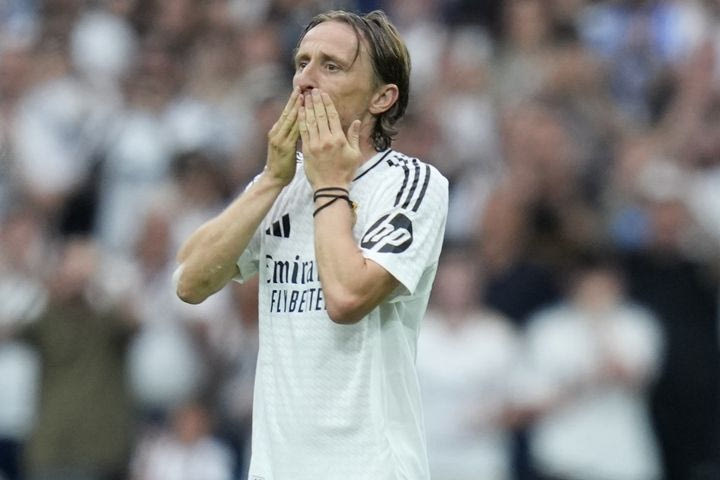 Μίλαν: “Ο Μόντριτς έχει ήδη πει το ναι στους ροσονέρι”, γράφει η Repubblica