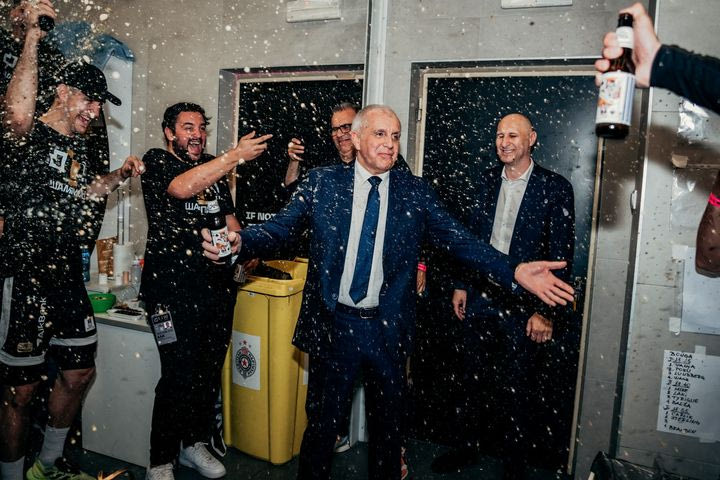 Παρτίζαν: Μπουγέλο και έξαλλοι πανηγυρισμοί με τον Ομπράντοβιτς στα αποδυτήρια μετά την κατάκτηση της ABA Liga