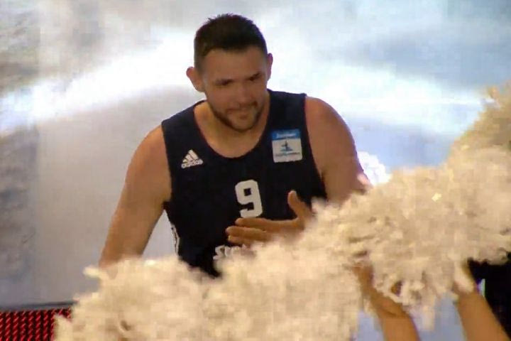 Χαμόγελα στην παρουσίαση των αθλητών στο Stoiximan AegeanBall Festival με Παπανικολάου, Ρογκαβόπουλο, Λαρεντζάκη, Χριστινάκη και Παυλοπούλου