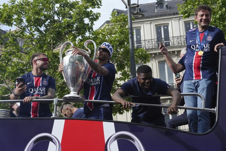 LIVE Streaming: Η γιορτή της Παρί για την κατάκτηση του Champions League