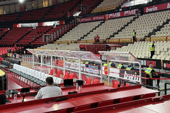 Ολυμπιακός – Παναθηναϊκός: Χωρίς προστατευτικό δίχτυ το ΣΕΦ, plexiglass πίσω από τον πάγκο των πρασίνων