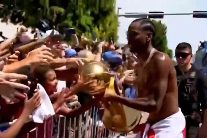 NBA: Γλέντι στην Οκλαχόμα, λαϊκός ήρωας ο Γκίλτζιους-Αλεξάντερ κατέβασε το τρόπαιο στον κόσμο