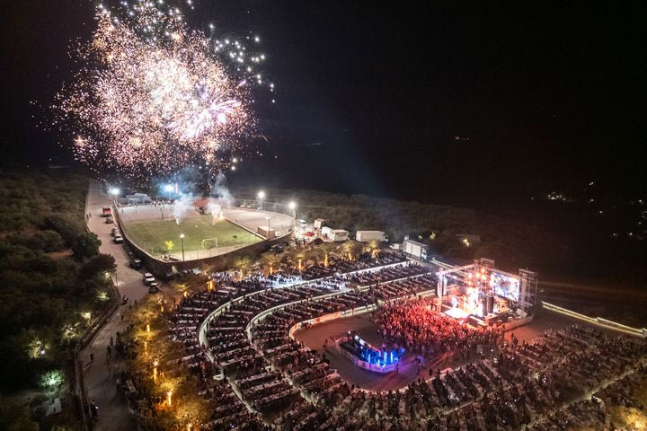 Τερματίζεις στο Skiritida Run και ακούς live τη Δέσποινα Βανδή