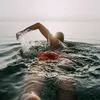 Έφαγες πριν από τη θάλασσα; Δες πότε είναι ασφαλές να μπεις για μπάνιο