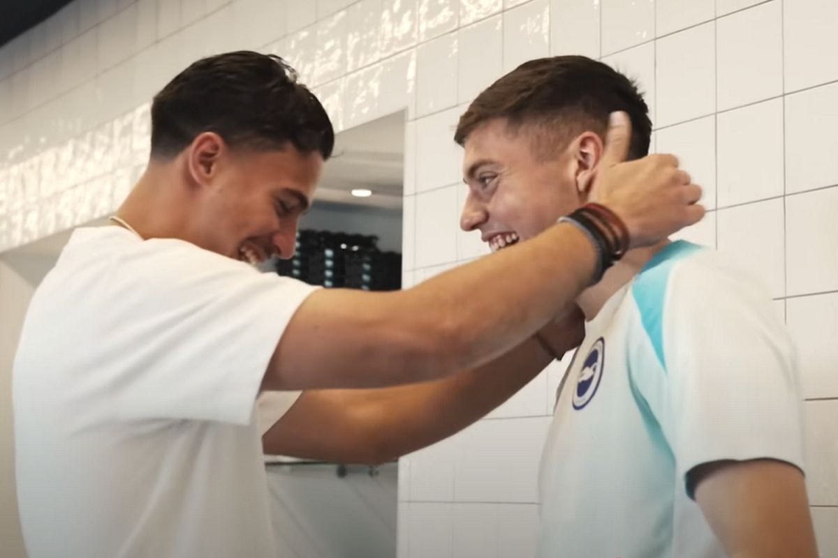 Η αγκαλιά του Μπάμπη Κωστούλα με τον Στέφανο Τζίμα