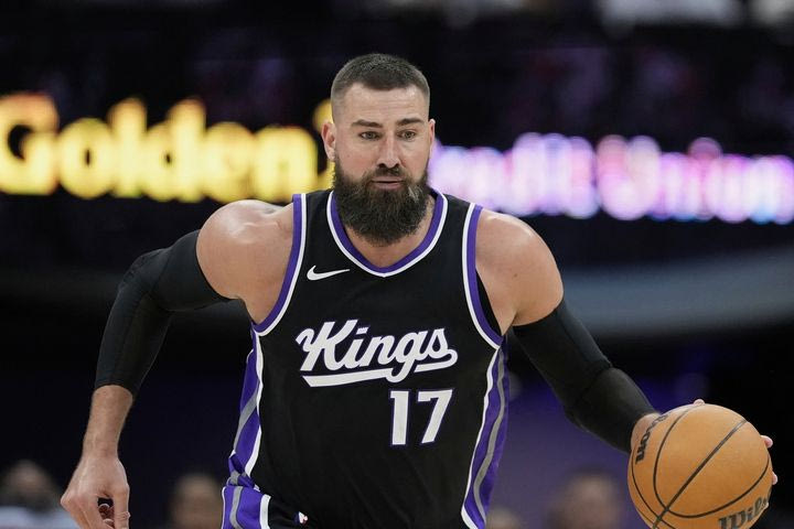 Βαλαντσιούνας: “Αυτή τη στιγμή σκοπεύω να μείνω στους Κινγκς, δεν έχω ακούσει τίποτα για ανταλλαγή ή μεταγραφή”