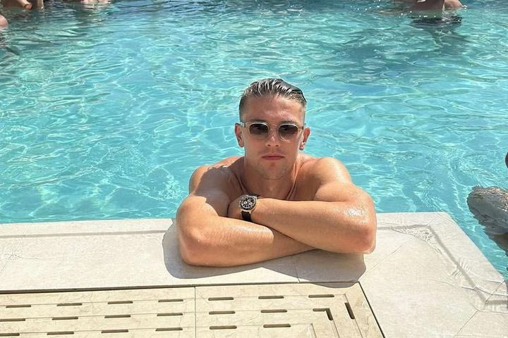 Ο Γκιόκερες απολαμβάνει τη Μύκονο και βρίσκεται ένα βήμα πριν από τη μεταγραφή του στην Premier League