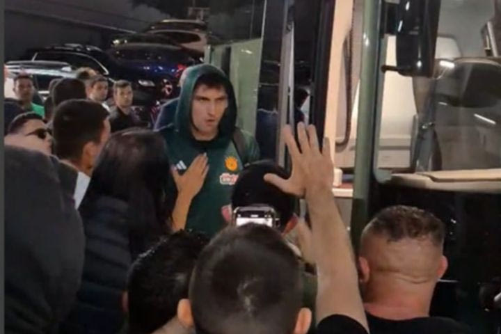 Παναθηναϊκός AKTOR: Εκατοντάδες φίλοι των πρασίνων αποθέωσαν Αταμάν και παίκτες στο ΟΑΚΑ