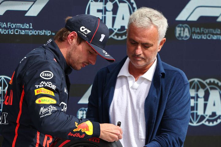 Μουρίνιο: “Η Ferrari είναι η Ρεάλ Μαδρίτης της F1, πρέπει να βρει τη δύναμη να ξεπεράσει τα εμπόδια”