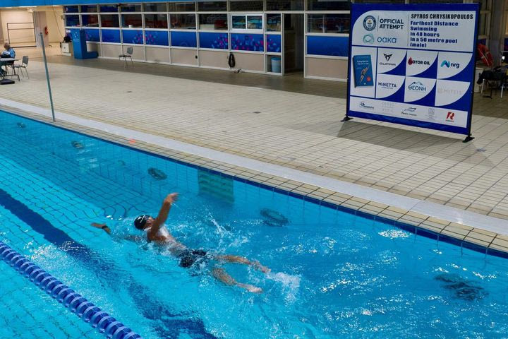 Σπύρος Χρυσικόπουλος: Ο κολυμβητής που πέτυχε ρεκόρ Guinness κολυμπώντας 151 χλμ. σε 48 ώρες