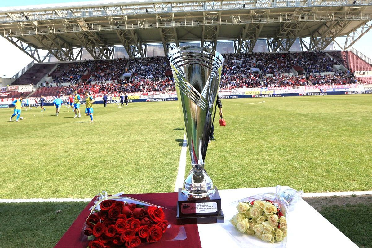 To τρόπαιο της Super League 2
