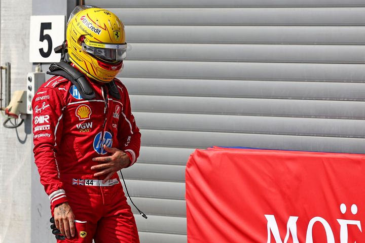 Χάμιλτον για το τετ-α-κε στο SQ1: “Πρώτη φορά συνέβη αυτό στην καριέρα μου”