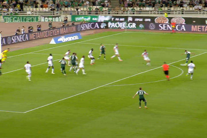 O Μπακασέτας απείλησε την εστία της Ρέιντζερς με δυνατό σουτ εκτός περιοχής