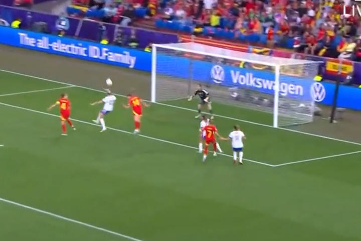 Απάντησε με το ίδιο νόμισμα: Η Αγγλία ισοφάρισε με τρομερή κεφαλιά της Ρούσο