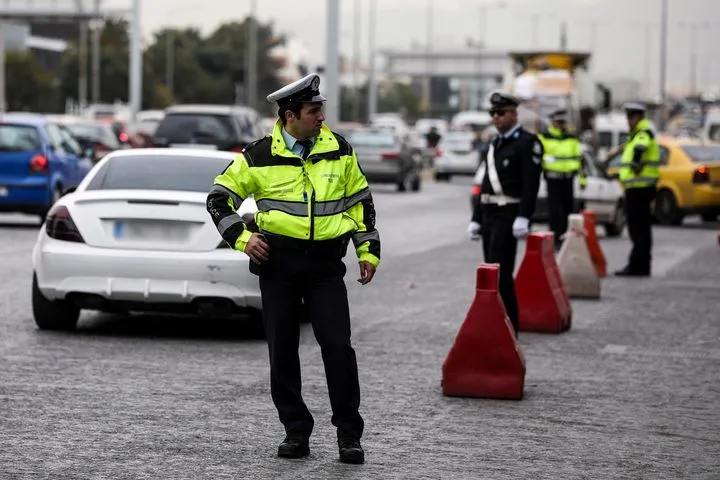 Εκστρατεία “Μηδενικής Ανοχής” για τη μη χρήση κράνους από την Αστυνομία – Καθολικοί έλεγχοι σε δίκυκλα και πατίνια