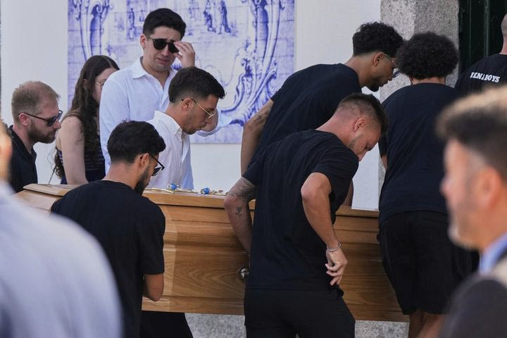 Ντιόγκο Ζότα: Ράγισαν καρδιές όταν έφτασαν τα φέρετρα των δύο αδικοχαμένων ποδοσφαιριστών στον ναό της Γκοντομάρ