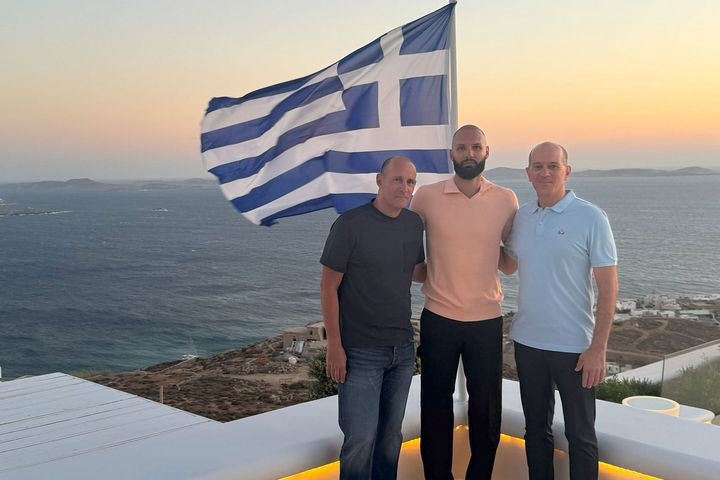 Φουρνιέ: Από το σπίτι των Αγγελόπουλων στη Μύκονο, μέχρι το νέο ΣΕΦ για πάντα ερυθρόλευκος