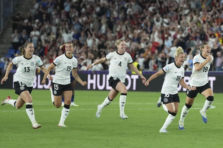 Women’s Euro 2025: Τεράστια πρόκριση για τη Γερμανία με δέκα παίκτριες, λύγισε στα πέναλτι τη Γαλλία και πέταξε στα ημιτελικά