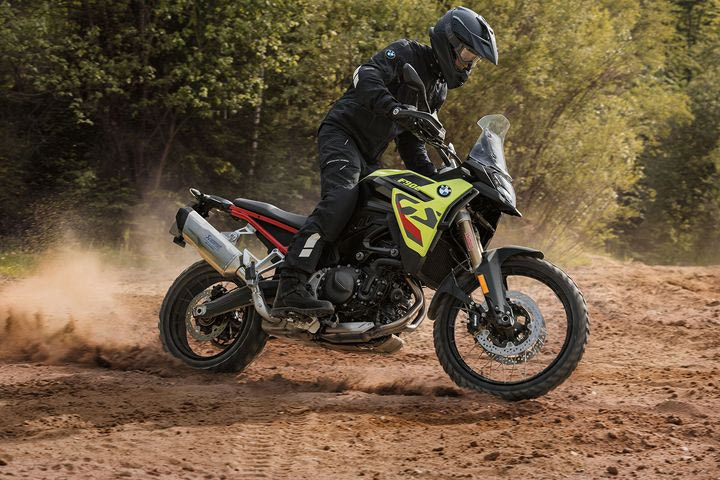 Ποιες αλλαγές φέρνει στις μοτοσικλέτες της BMW Motorrad το “φρεσκάρισμα” του 2026