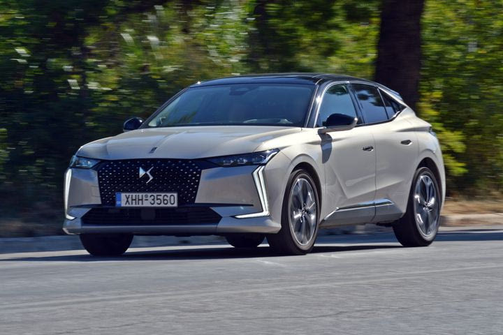 Δοκιμάζουμε το DS 4 1,2 Hybrid που ανεβάζει τη διάθεση για απόδραση με τη μέγιστη άνεση και 145 ίππους