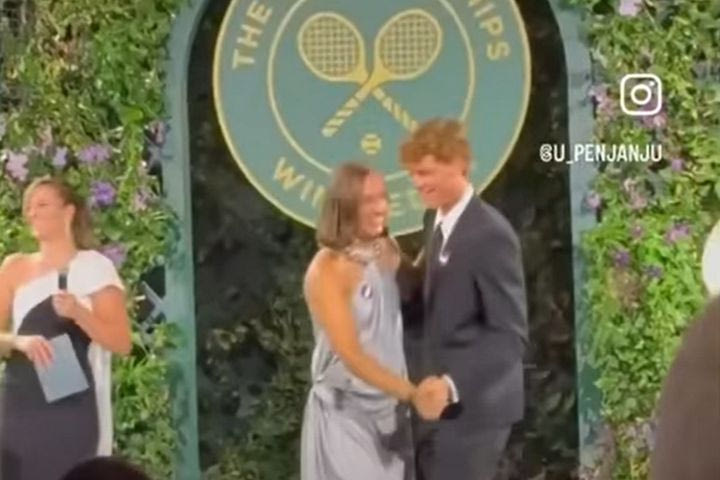 Ο Σίνερ και η Σβιόντεκ άφησαν τις ρακέτες και μάγεψαν με τον χορό τους μετά την κατάκτηση του Wimbledon