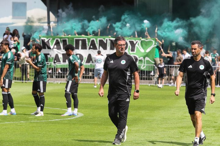 Παναθηναϊκός – Μπράγκα: Φανταστικό σκηνικό με καπνογόνα, πανό και συνθήματα από τον κόσμο των πράσινων